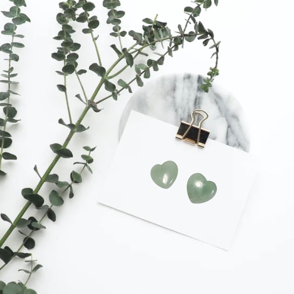 GREEN AVENTURINE TINY HEART CRYSTAL - Picture 1 of 3